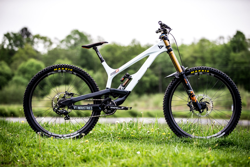 THE YT TUES CF PRO RACE - MOB EDITION